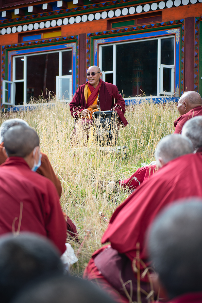 十几年间,不仅是扎西持林周边的老人,甚至包括几十公里外的甘孜等地